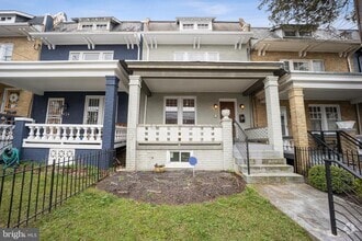 Building Photo - 428 Emerson St NW