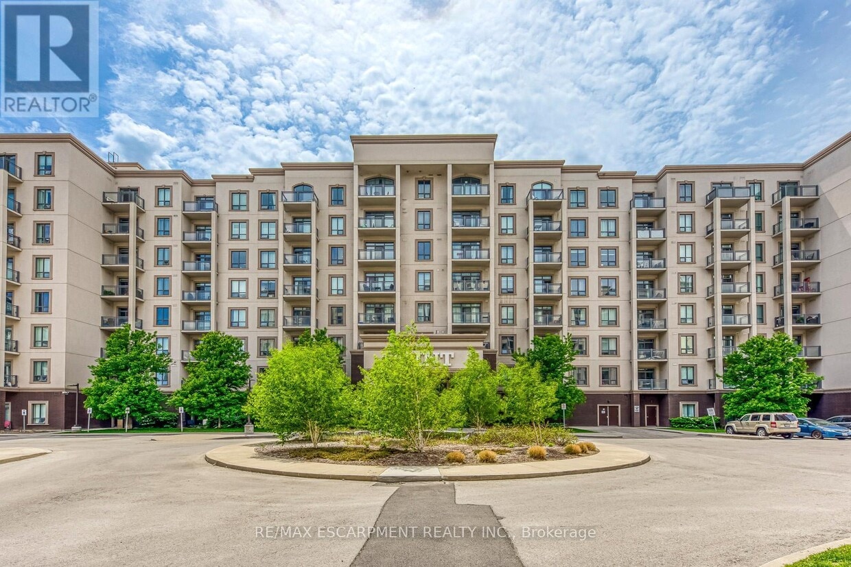 Photo principale - 2490-2490 Old Bronte Rd