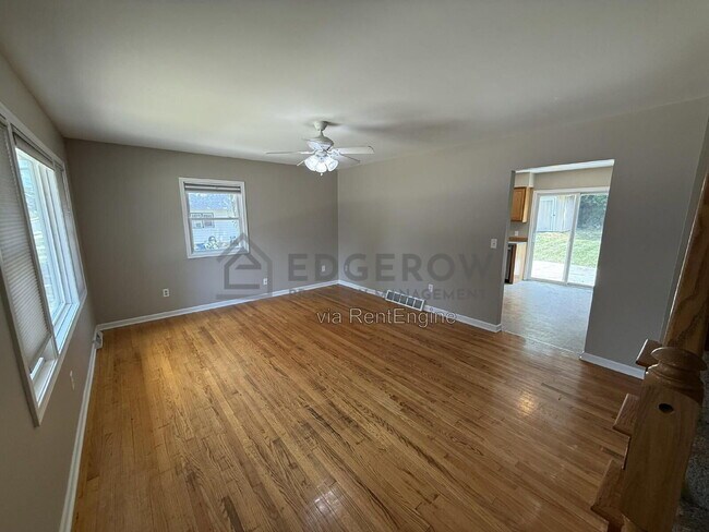 Foto del edificio - 1240 Emerald Ave NE
