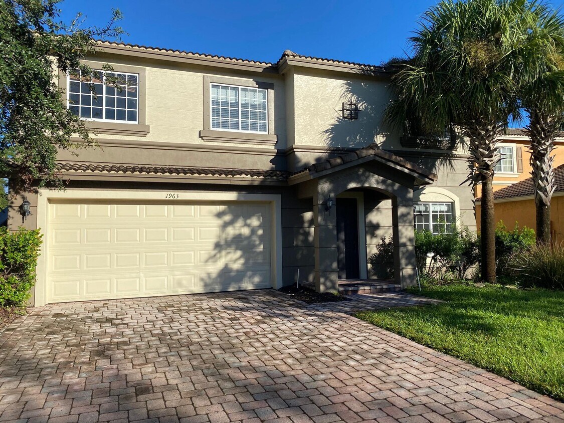 Foto principal - 1963 Newport Isles Blvd
