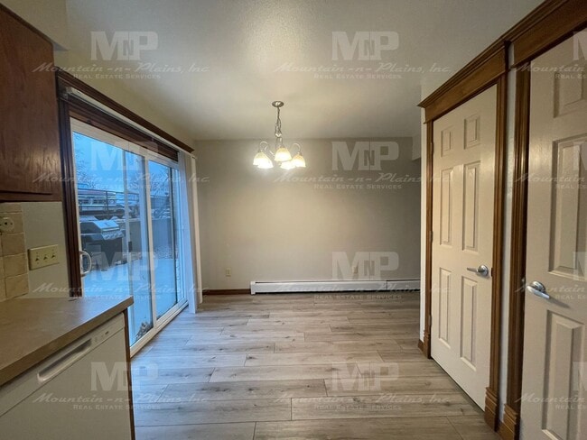 Foto del edificio - 1628 Azalea Dr