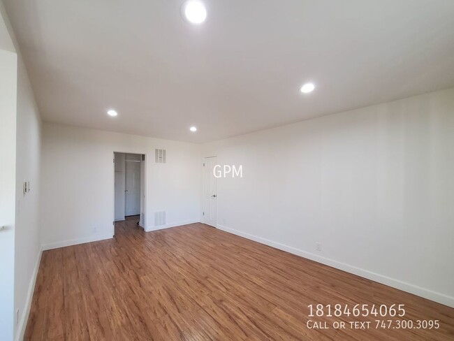 Building Photo - Spacious 2BR Close to NOHO Arts District!