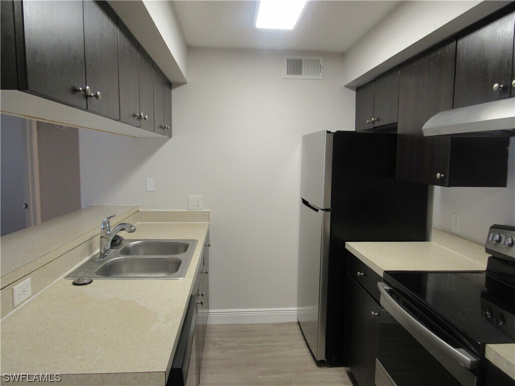 Building Photo - 5323 Summerlin Rd