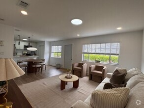 Building Photo - 816 Tiffany Dr W