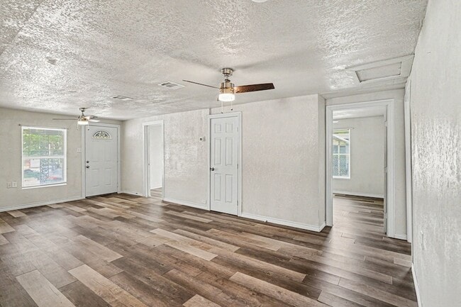 Building Photo - 1321 34th St