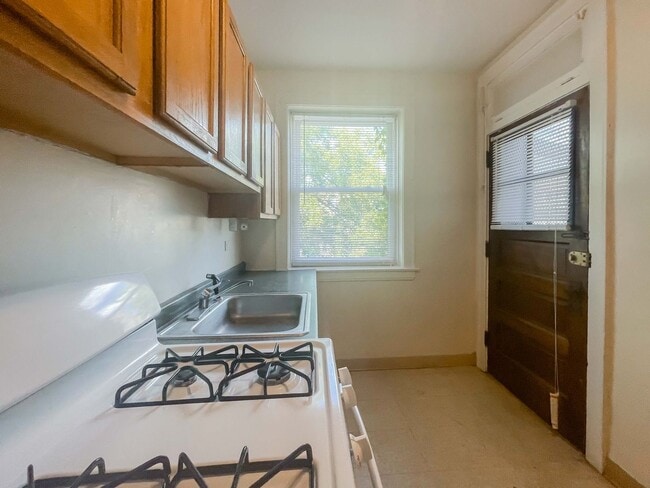 Building Photo - 4857 N Paulina St