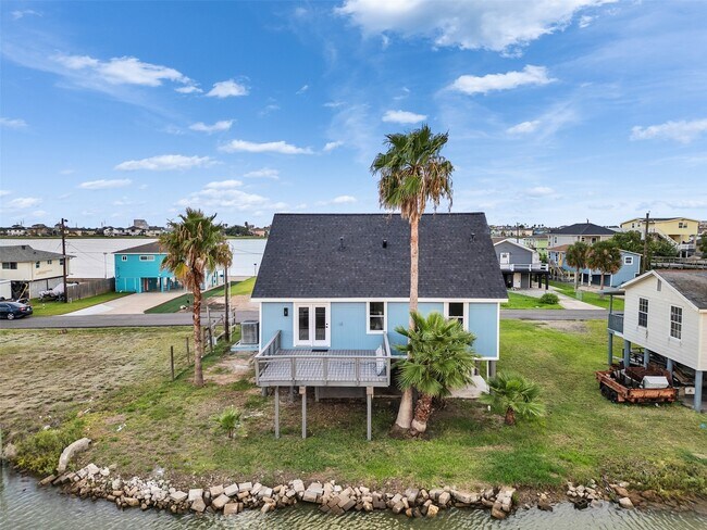 Building Photo - 7016 Delesandri Dr