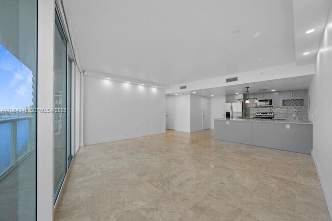 Foto del edificio - 665 NE 25th St