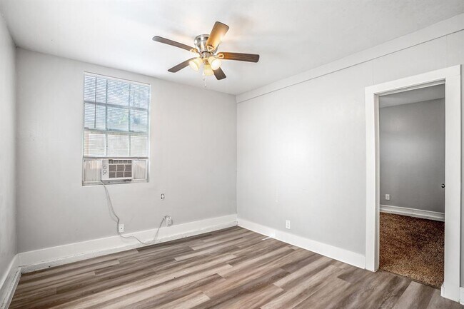 Building Photo - 8209 Bangle St