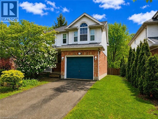 Building Photo - 253 Pineland Pl