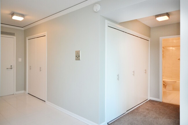 Foto del edificio - 3600 N Lake Shore Dr