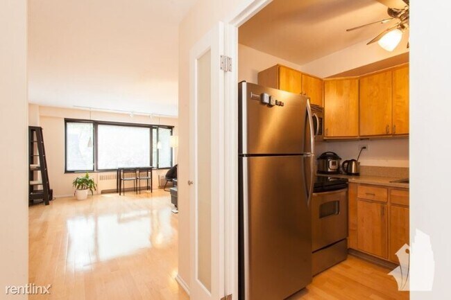 Foto del edificio - 3180 N Lake Shore Dr