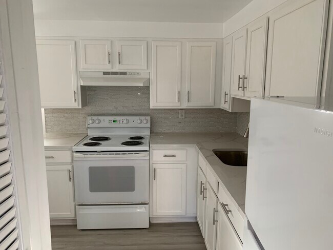 Building Photo - 82 Woodruff Ave