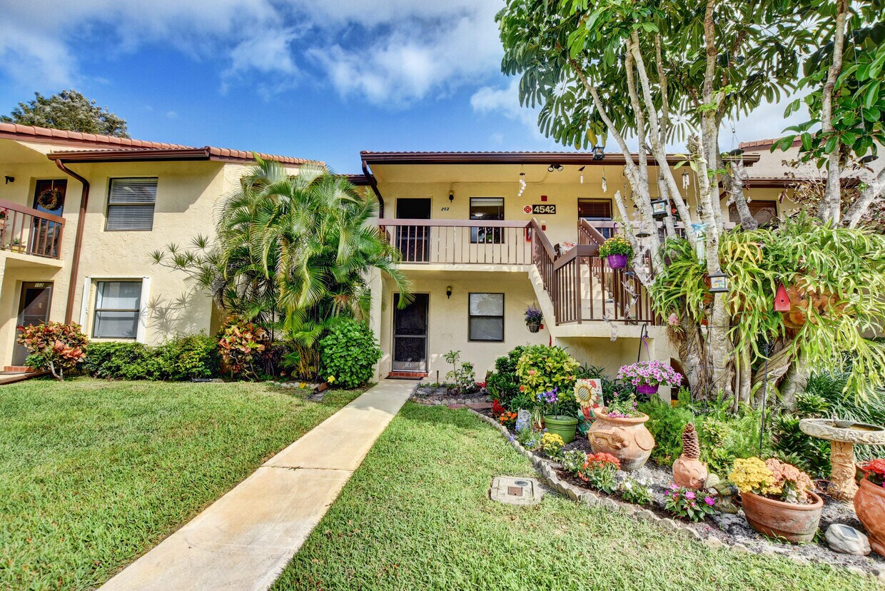 4542 Lucerne Lakes Blvd E Unit 203, Lake Worth, FL 33467 Condo for