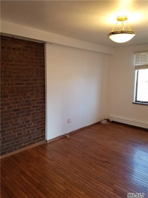 Foto del edificio - 88-32 75th Ave