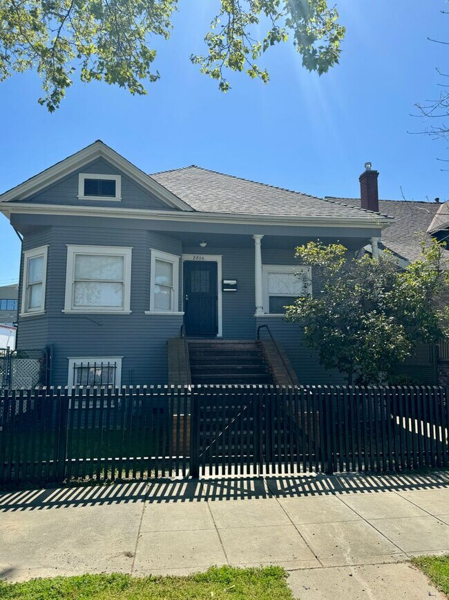 Foto del edificio - Remodeled 2bed/2bath HOME IN MIDTOWN! CENT...