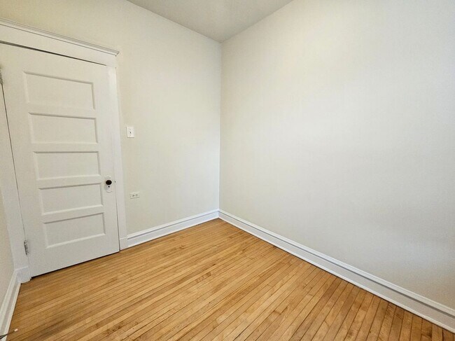 Foto del edificio - 3800 N Wilton Ave