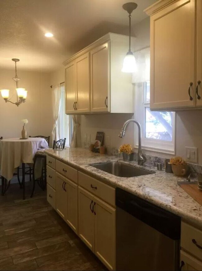 Building Photo - Updated 3bed/1 bath in West Sac