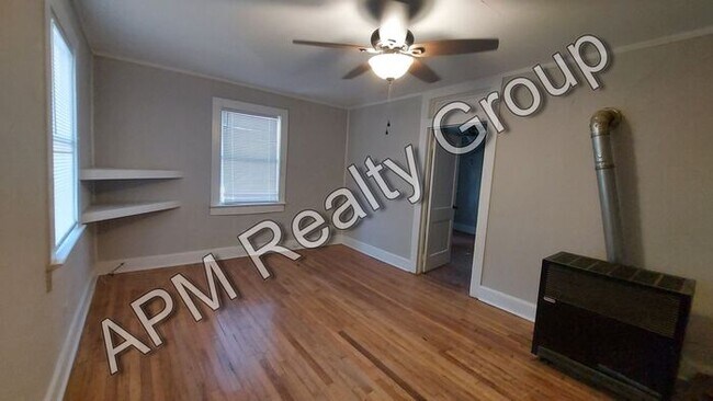 Building Photo - Updated two bedroom house