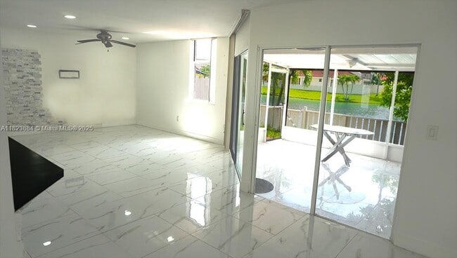 Building Photo - 1705 San Remo Cir