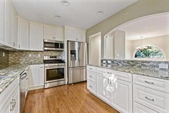 Building Photo - 3301 Shepherd Hills Dr
