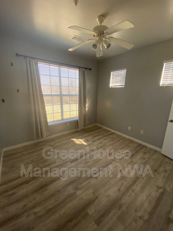 Foto del edificio - 4254 NE Meadow Creek Cir