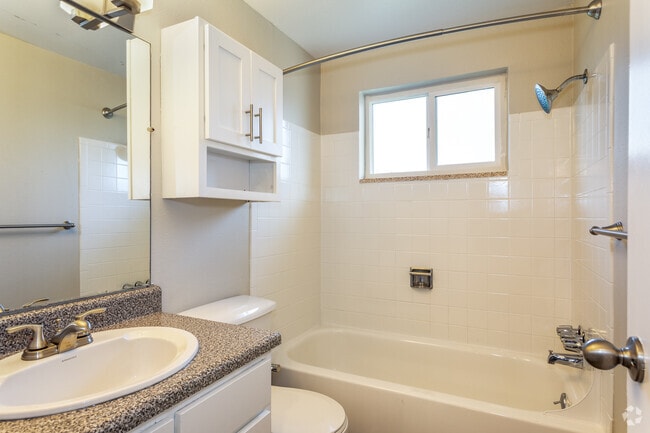 Sterling Platinum - Bathroom - Hidden Lake Apartments