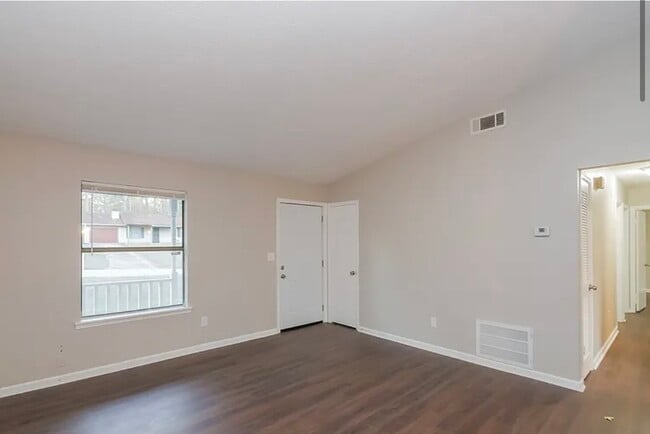 Building Photo - 9051 Homewood Dr