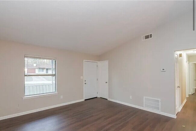 Foto del edificio - 9051 Homewood Dr