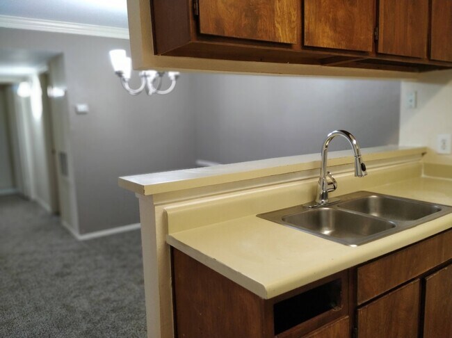 Foto del edificio - 16303 Lyons School Rd