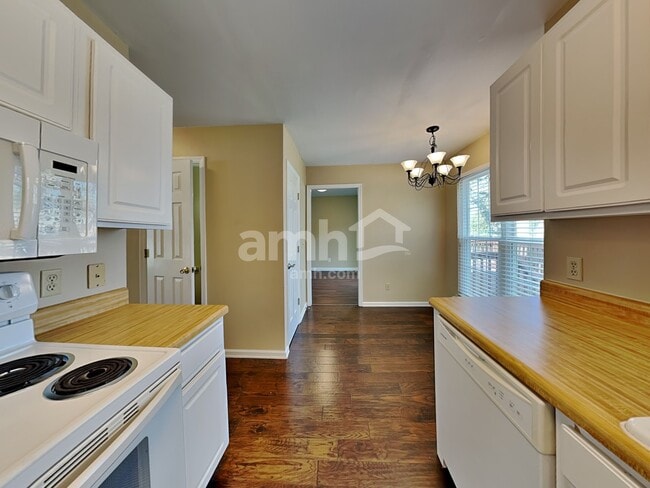 Building Photo - 104 Sunset Dr