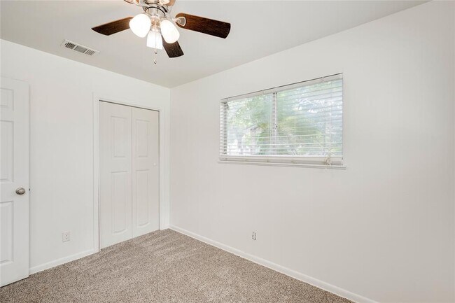 Building Photo - 809 Neans Dr