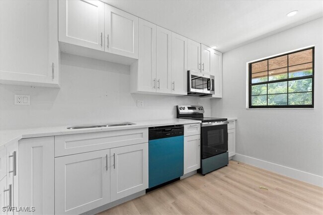 Foto del edificio - 5273 Treetops Dr