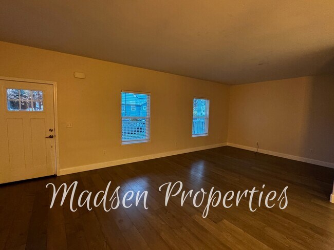 Foto del edificio - 2127 Hewitt Ave