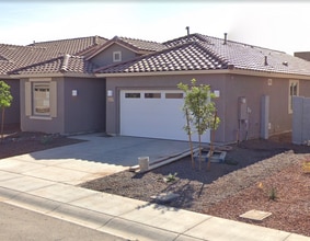 Building Photo - 3851 E Balsam Dr