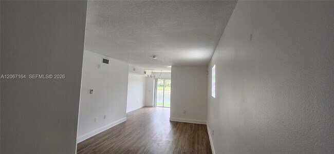 Foto del edificio - 3478 Briar Bay Blvd