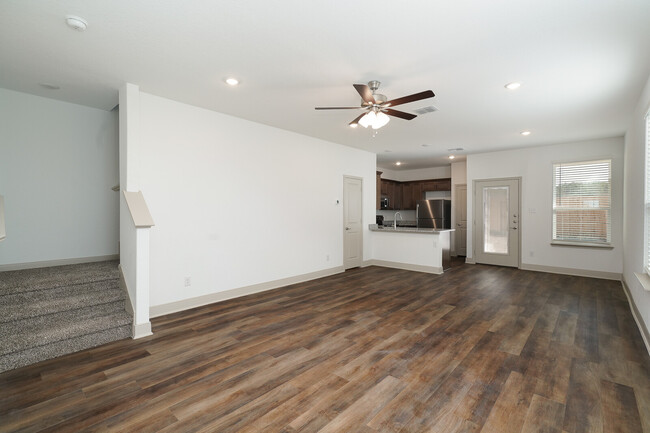 Building Photo - 7532 Magnolia Village
