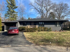 Building Photo - 501 S Arbutus Dr