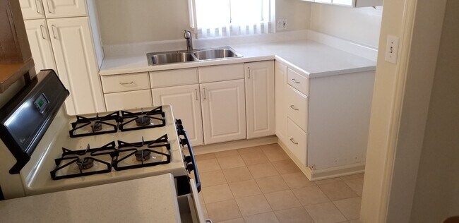 Foto del edificio - 2233-2235 Euclid