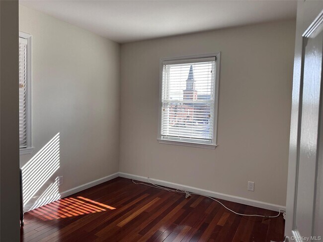 Building Photo - 154 Grant Ave