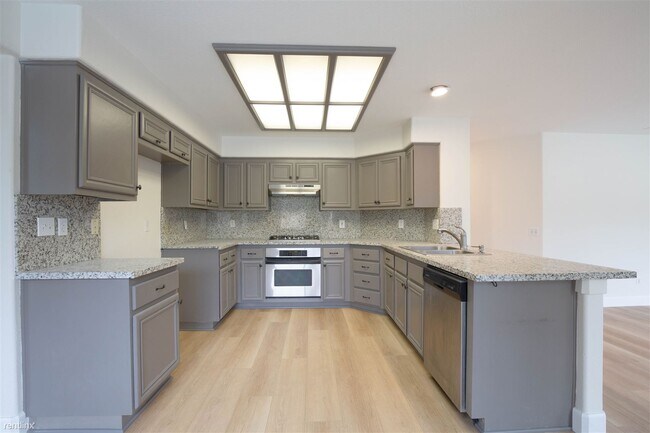 Building Photo - 4 br, 3 bath House - 32035 Corte Bacarro