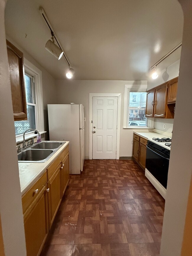 Building Photo - 6316 Marsden St