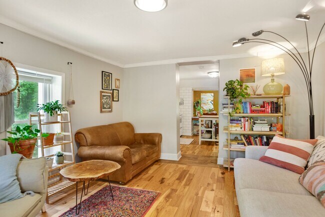 Foto del edificio - Large Fenced Yard/Stunning 4 Bed/2 Bath!