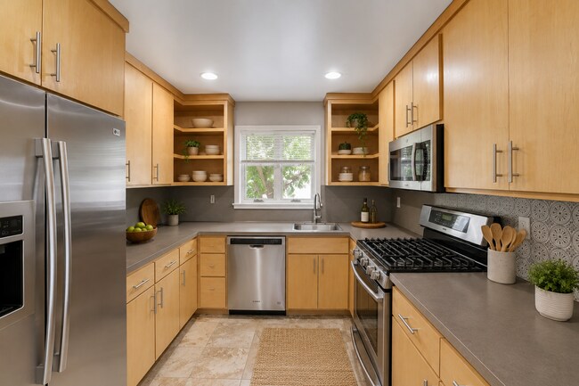 Foto del edificio - 4647 Blaisdell Ave