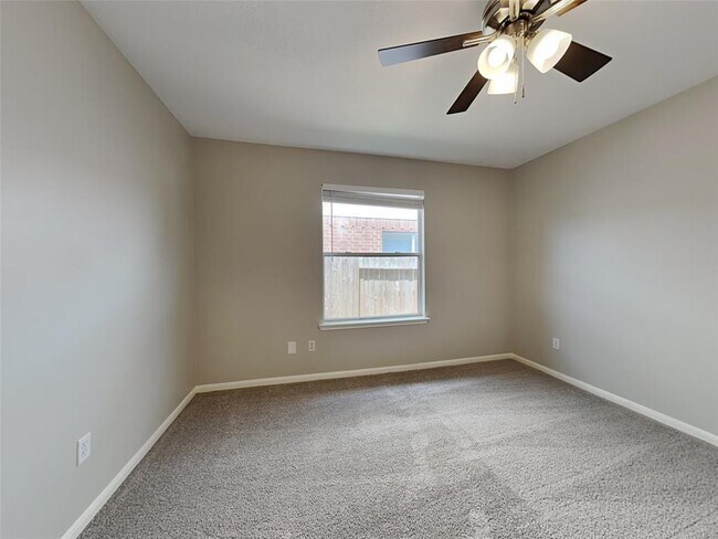 Building Photo - 2434 Halstead Dr