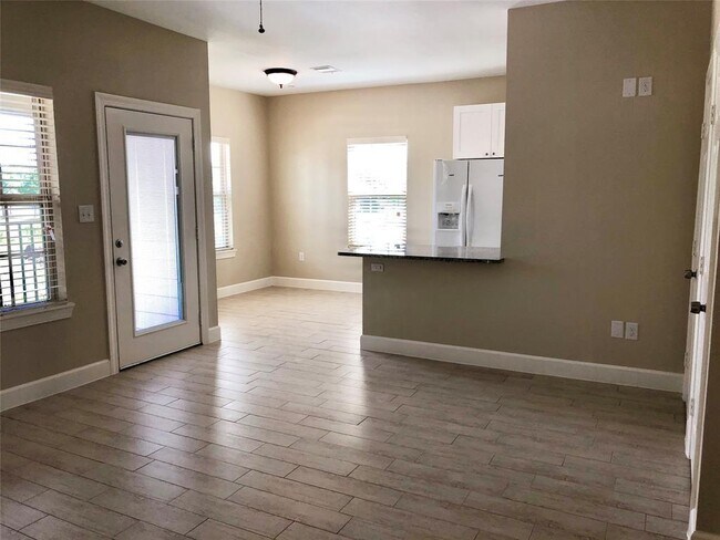 Foto del edificio - 1820 Jacquelyn Dr