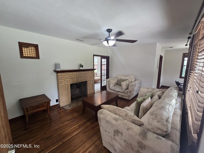 Foto del edificio - 5851 Clifton Ave