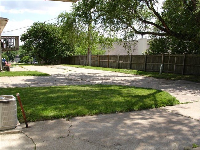 Foto del edificio - 2 br, 1 bath Duplex - 7108-10 / Gladstone ...