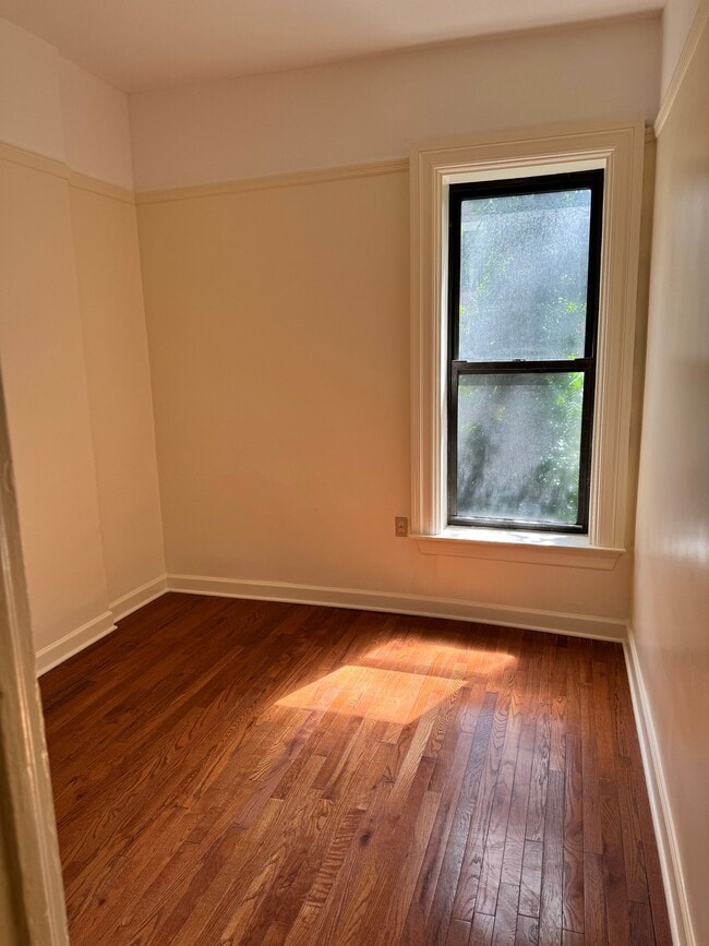 Building Photo - 328 W 101st St