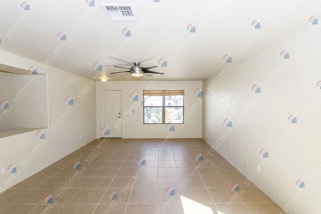 Building Photo - Beautiful home in SK Ranch